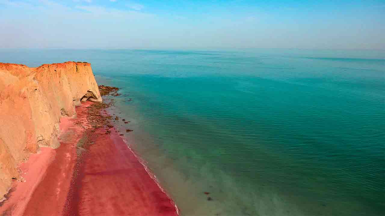 The beautiful beach of Hurmuz in the Persian Gulf